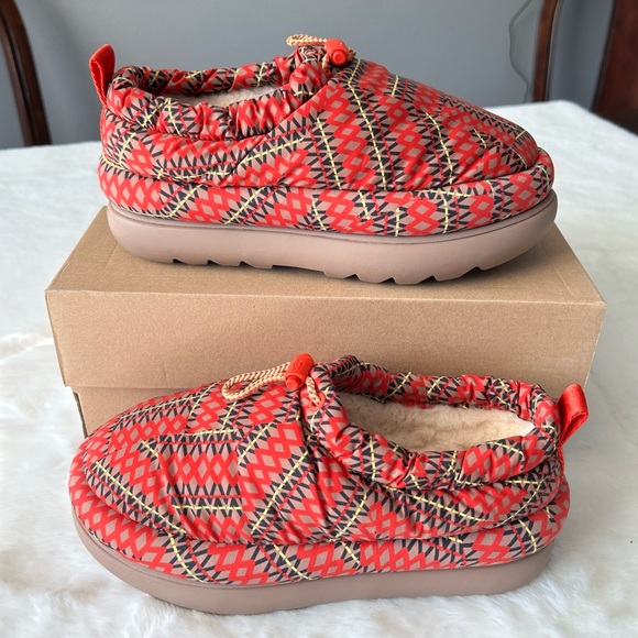 UGG Shoes - UGG maxi Heritage braid clogs